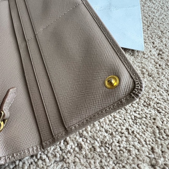 Pre-loved Authentic Prada Large Saffiano Leather Wallet - Picture 7 of 13